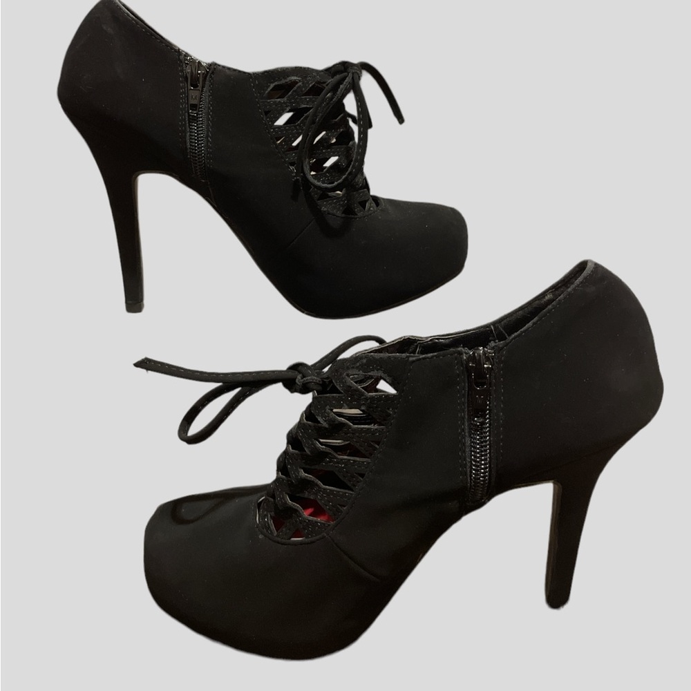 Madeline Girl Maryjane Black Pumps Heels Size 8.5M - Picture 2 of 9